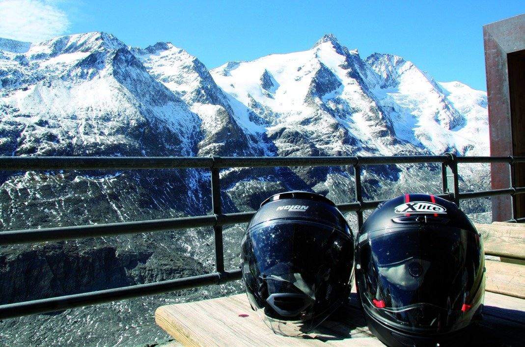 Pause mit Gletscherblick an der Großglockner-Hochalpenstraße.