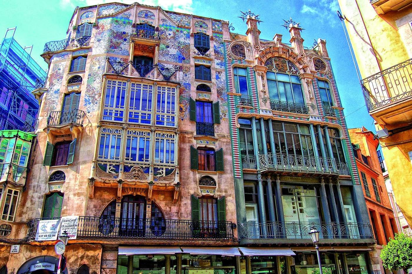 Selbst bei einem Zahnarztbesuch kann man sich am mallorquinischen Jugendstil erfreuen.