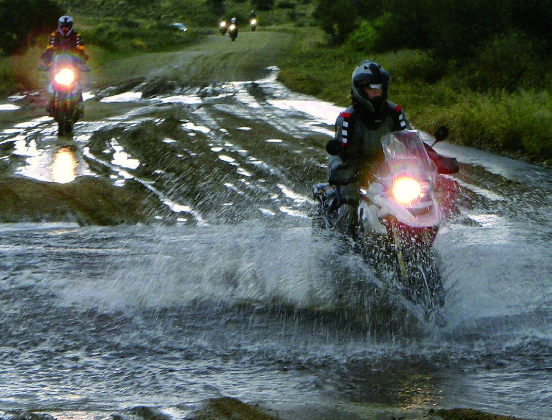 Schlammpackung: Wetbikes sind im BMW Sortiment noch relativ neu.