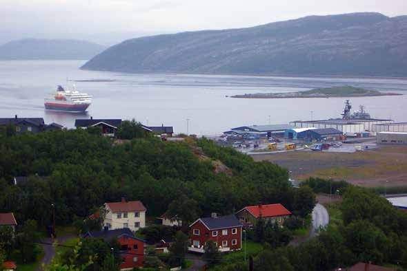 Ein Schiff wird kommen … Die MS Richard With der Hurtigruten läuft in Kirkenes ein.