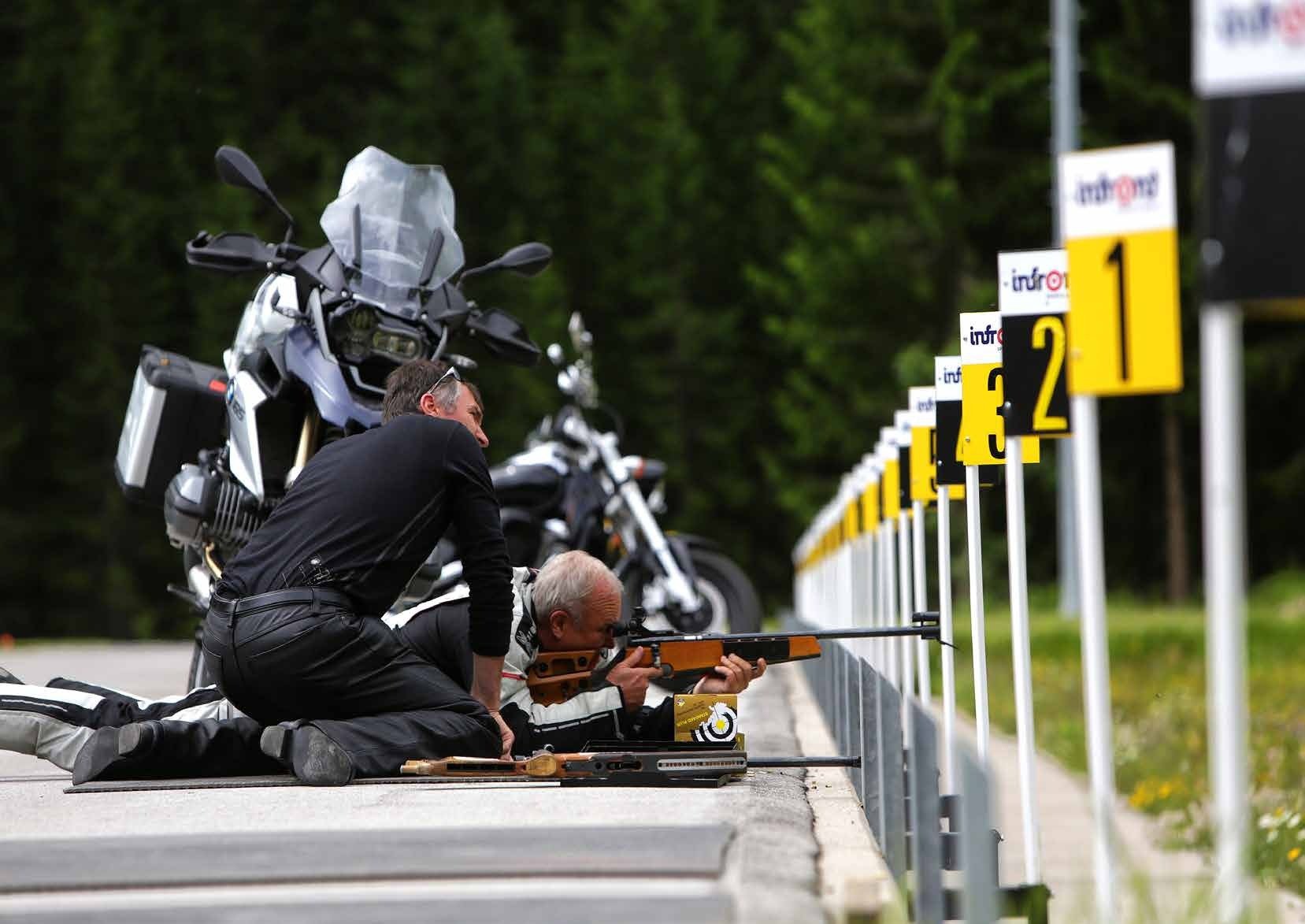 Bikeathlon in Obertilliach: Motorradfahren und Schießen im Biathlon-Stadion.