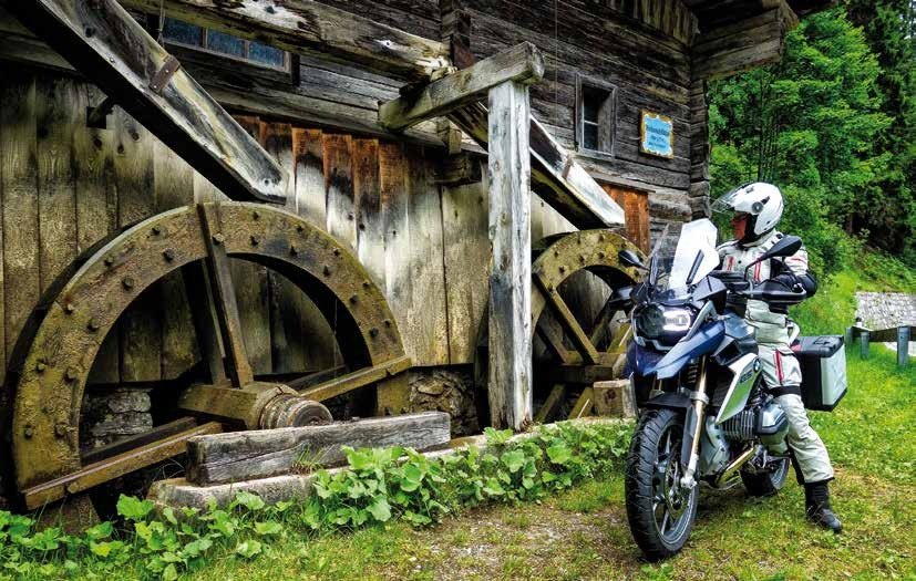 Diese uralte Mühlenanlage steht im Tiroler Gailtal; die Wachterbach-Mühlen sollen bereits 1750 erbaut worden sein. Natürlich drehen sich die Räder auch heute noch.