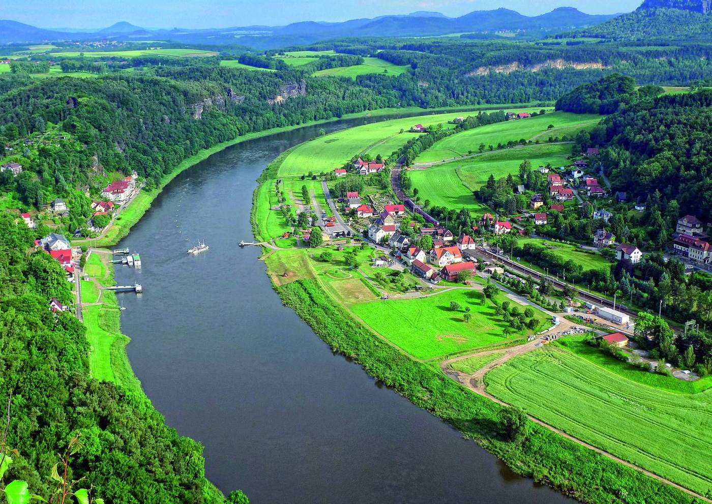 Der Blick über das Elbsandsteingebirge, auch als „Sächsisch-Böhmische Schweiz“ bezeichnet.
