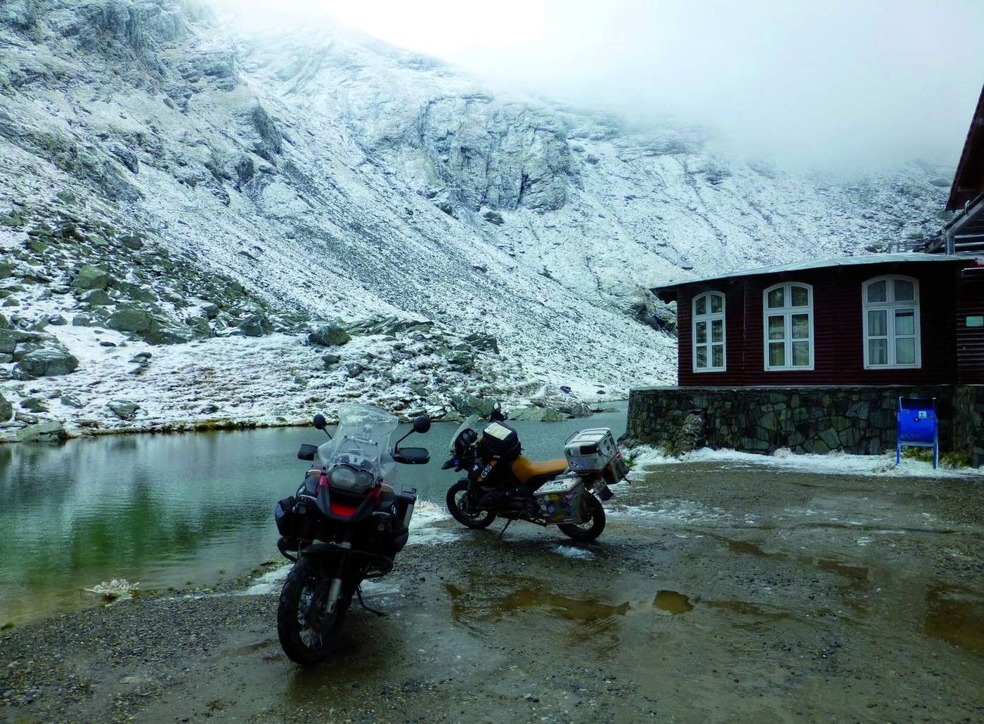 Die heiße Suppe in der Karpaten-Hütte tut gut, nachdem die Temperaturen auf den Gefrierpunkt gesunken sind.