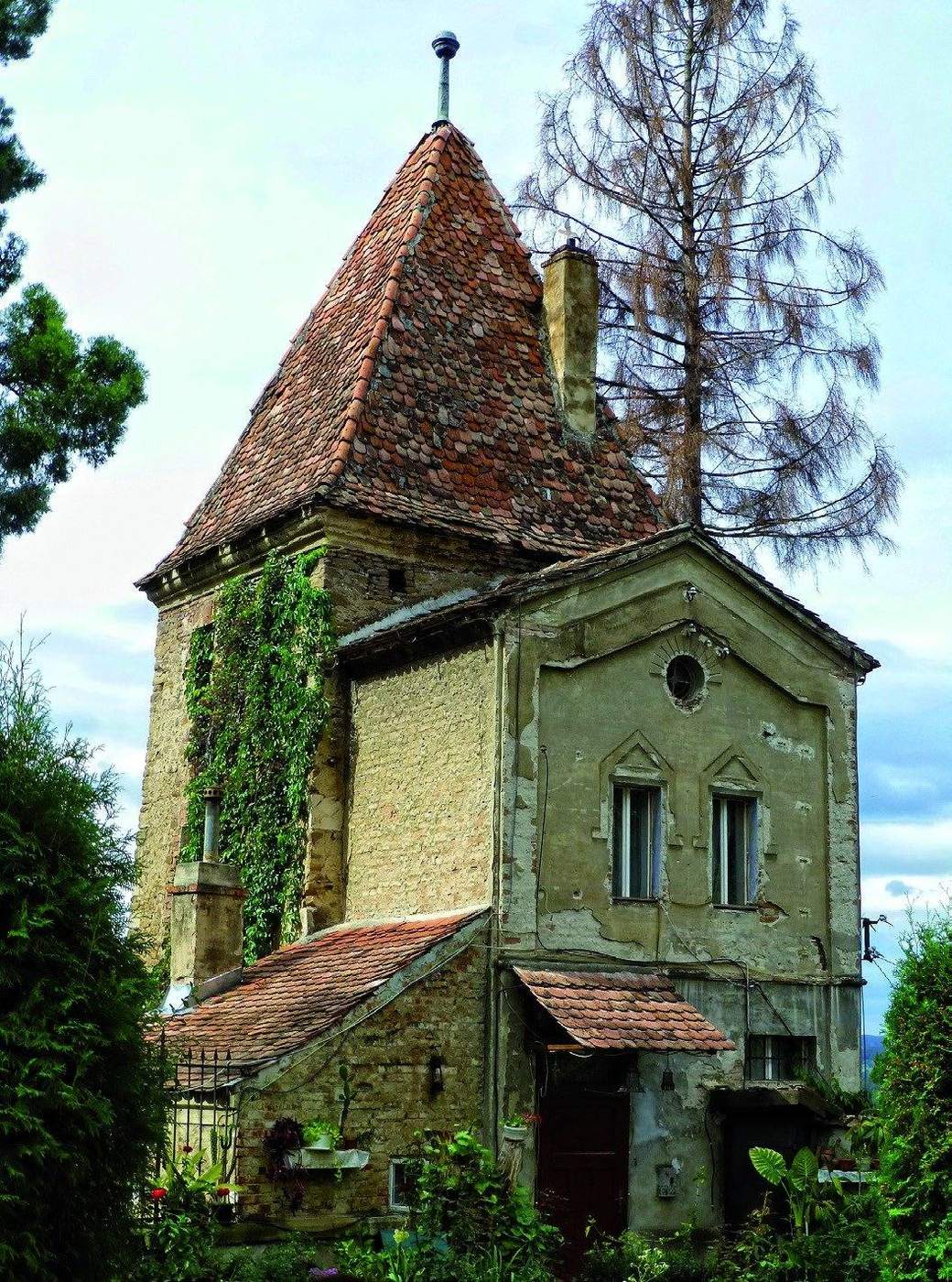 Die über eine überdachte Holztreppe mit 176 Stufen erreichbare Schäßburger Bergkirche.