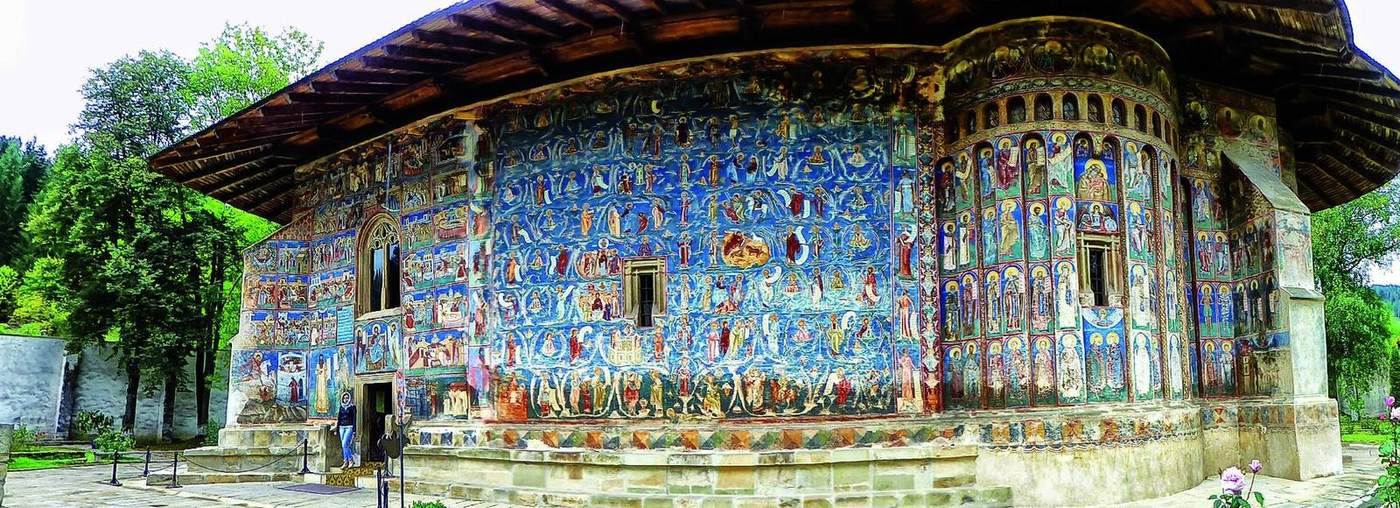 Das Kloster Voroneț beeindruckt durch seine detailreichen und farbenprächtigen Fresken.
